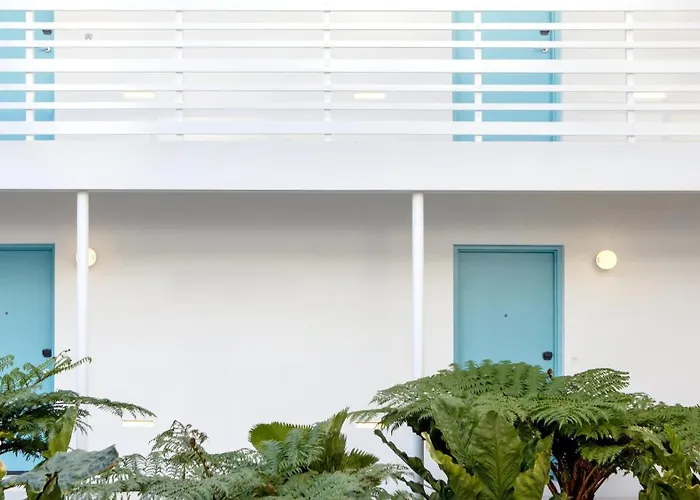 Kimpton Shorebreak Beach Resort